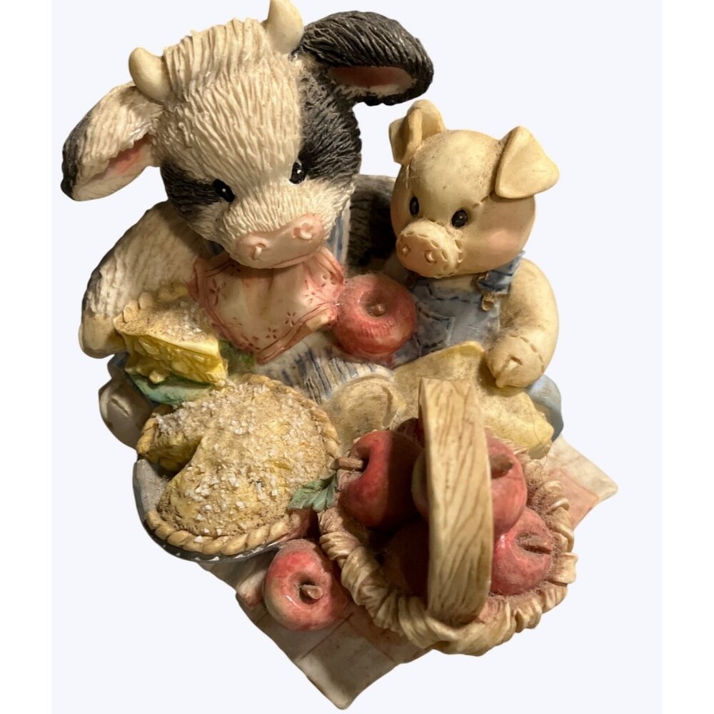 Marys Moo Moos You Are The Apple Of My Eye 1993 Enesco Figurine Cow & Pig Picnic